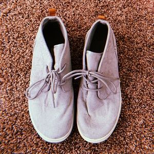 gray close toe suede shoes